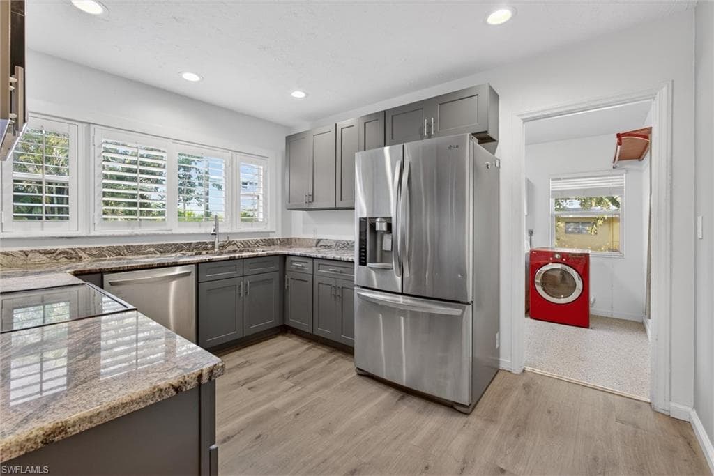 1420 Maravilla AVE-19