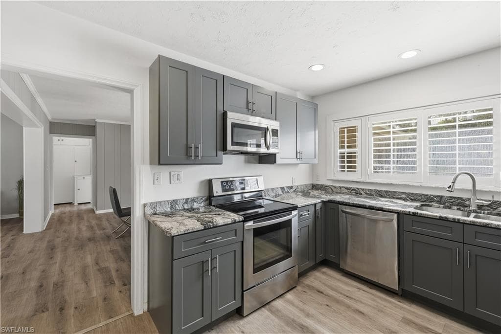 1420 Maravilla AVE-23
