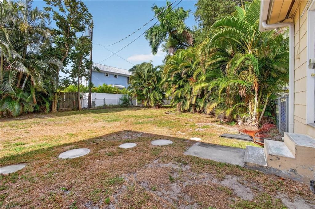 1420 Maravilla AVE-47