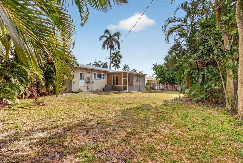 1420 Maravilla AVE-43