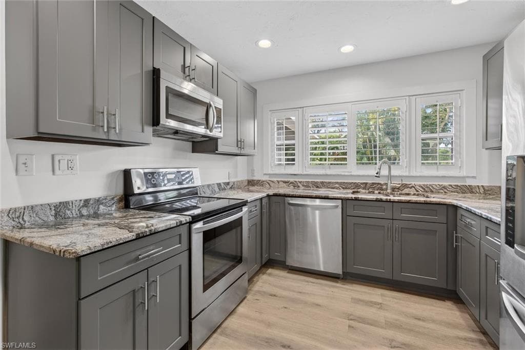 1420 Maravilla AVE-20