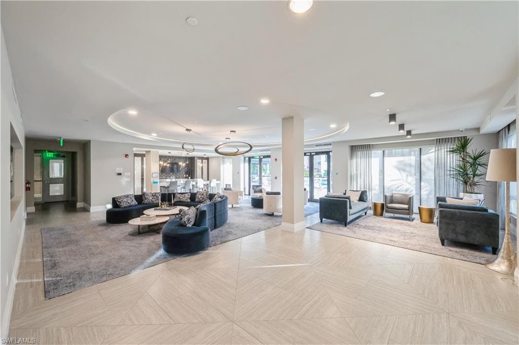 1135 3rd AVE S 304-32