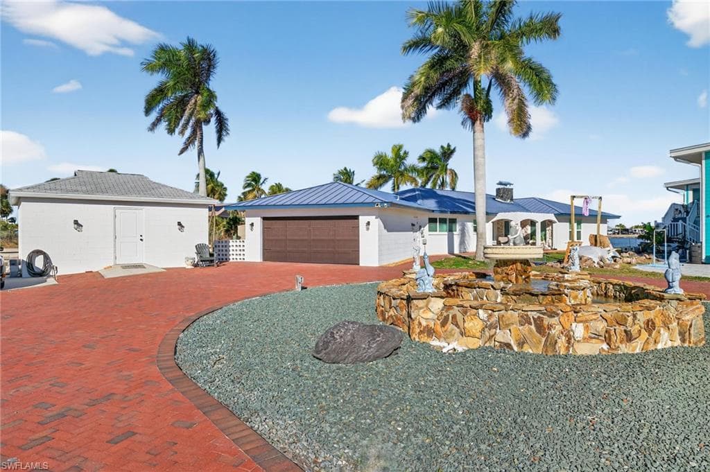 867 Oak ST, FORT MYERS BEACH FL 33931-1