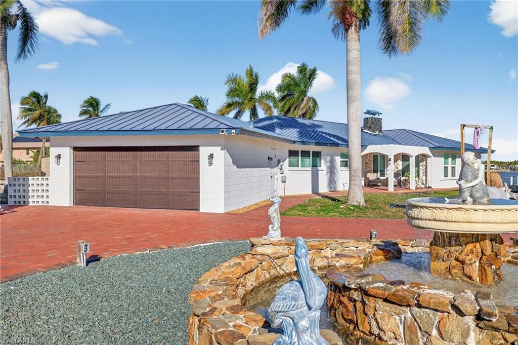 867 Oak ST, FORT MYERS BEACH FL 33931-2