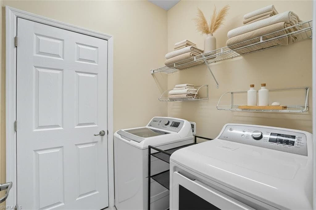 8290 Venetian Pointe DR, FORT MYERS FL 33908-26