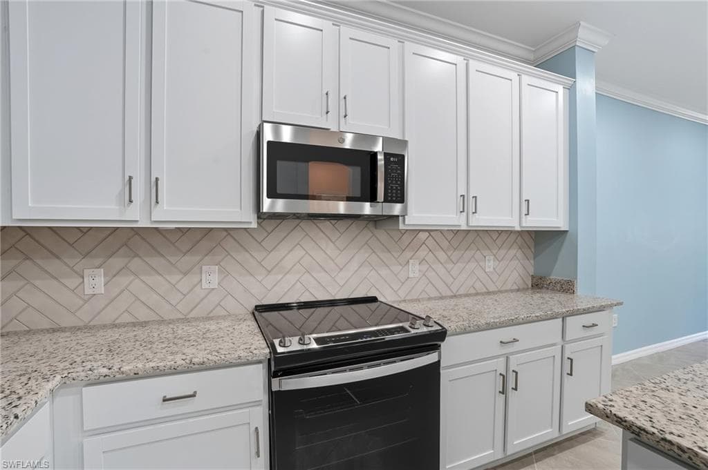 8290 Venetian Pointe DR, FORT MYERS FL 33908-12