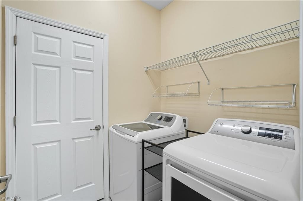 8290 Venetian Pointe DR, FORT MYERS FL 33908-27