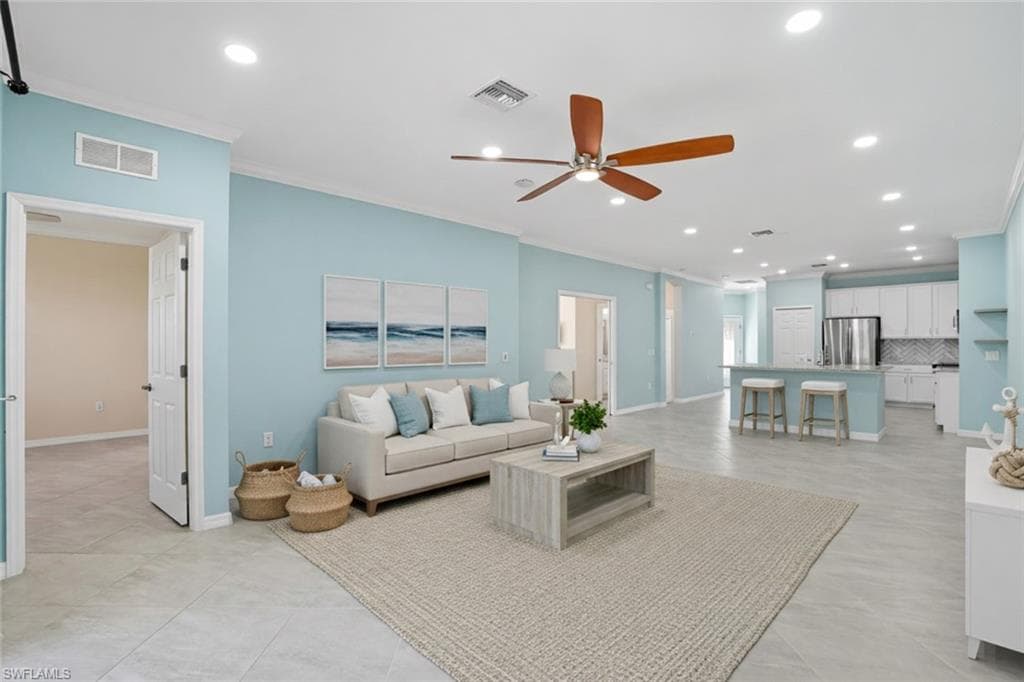 8290 Venetian Pointe DR, FORT MYERS FL 33908-4