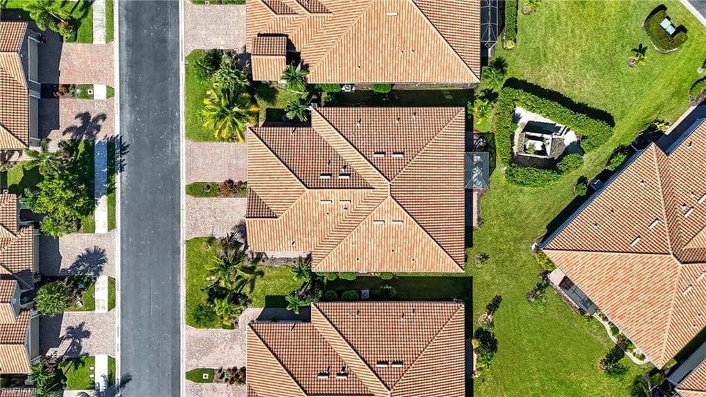 8290 Venetian Pointe DR, FORT MYERS FL 33908-33