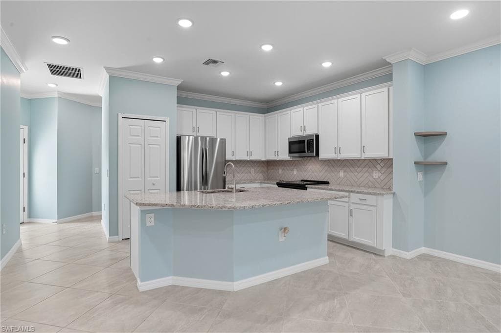 8290 Venetian Pointe DR, FORT MYERS FL 33908-9