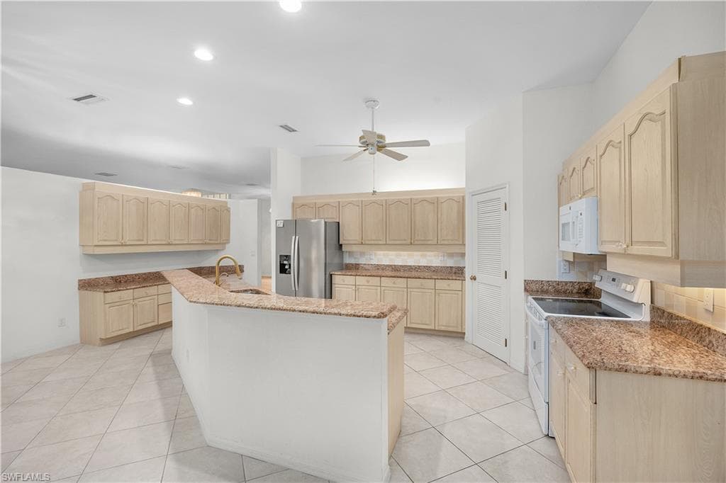 1580 Argyle DR-5