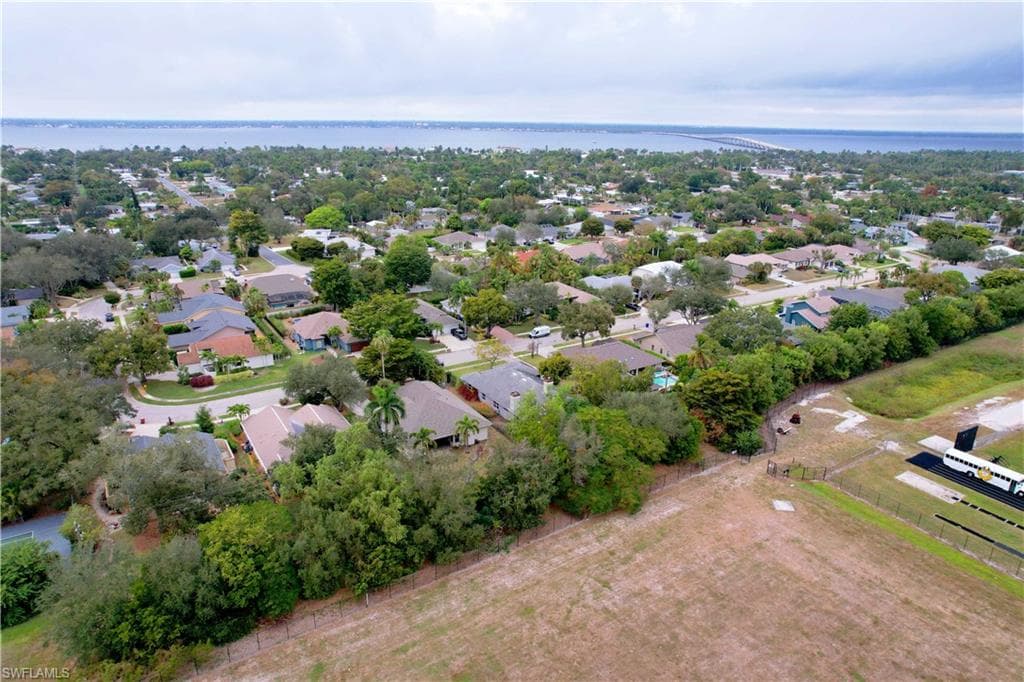 1580 Argyle DR-41
