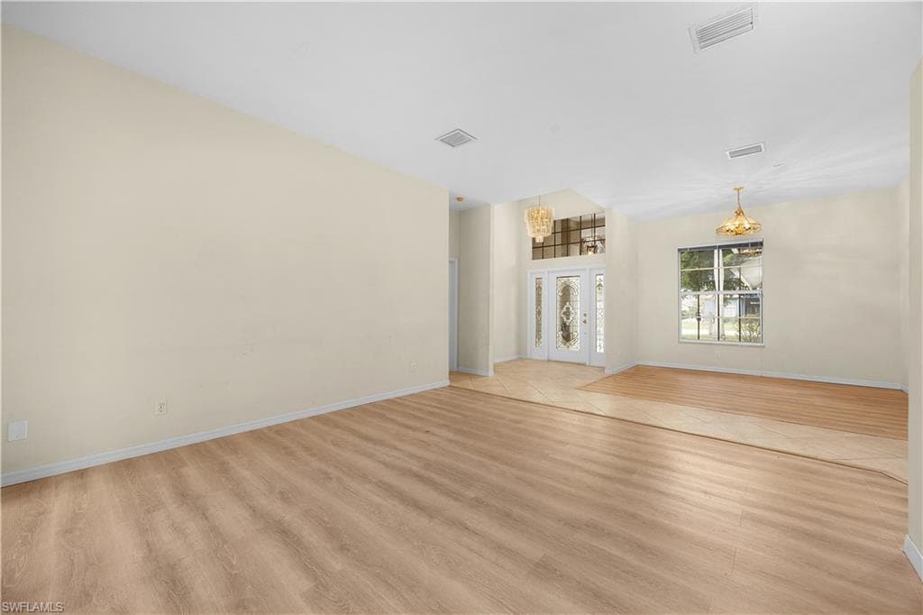 1580 Argyle DR-11