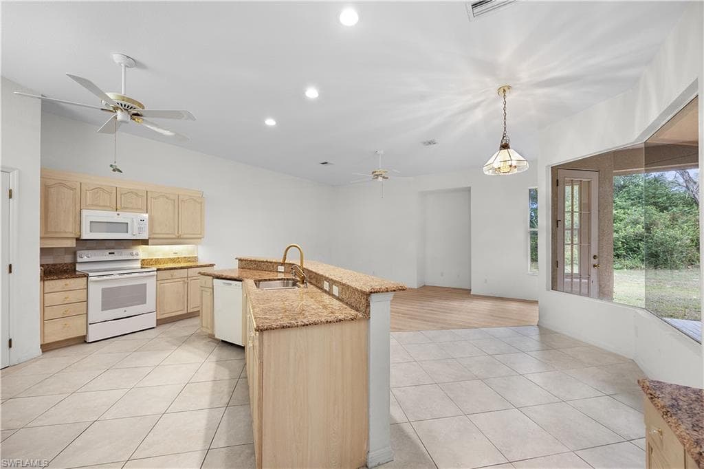 1580 Argyle DR-6