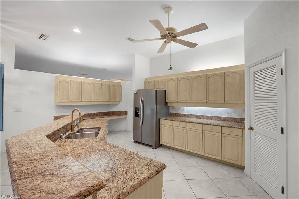 1580 Argyle DR-4