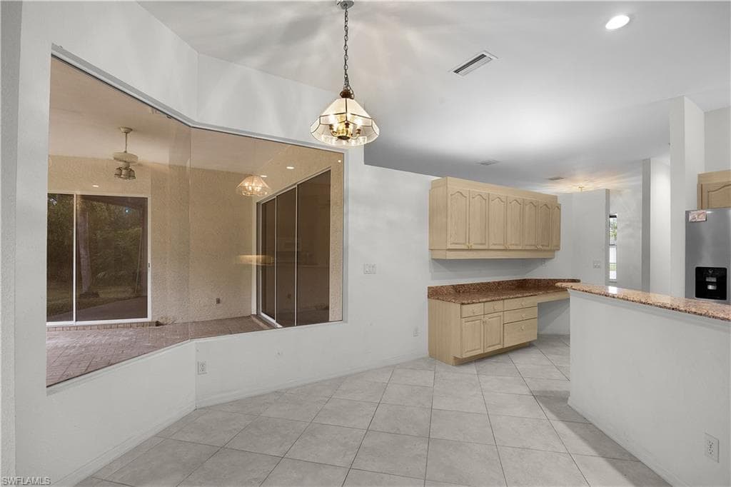 1580 Argyle DR-9