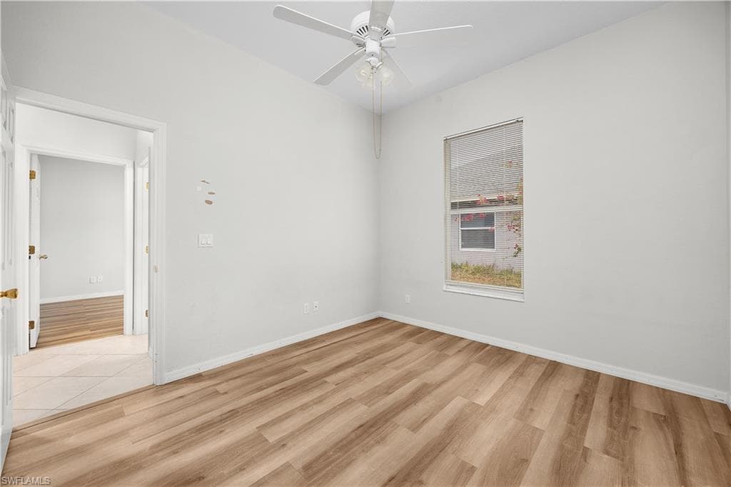 1580 Argyle DR-32