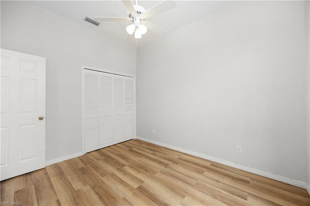 1580 Argyle DR-28