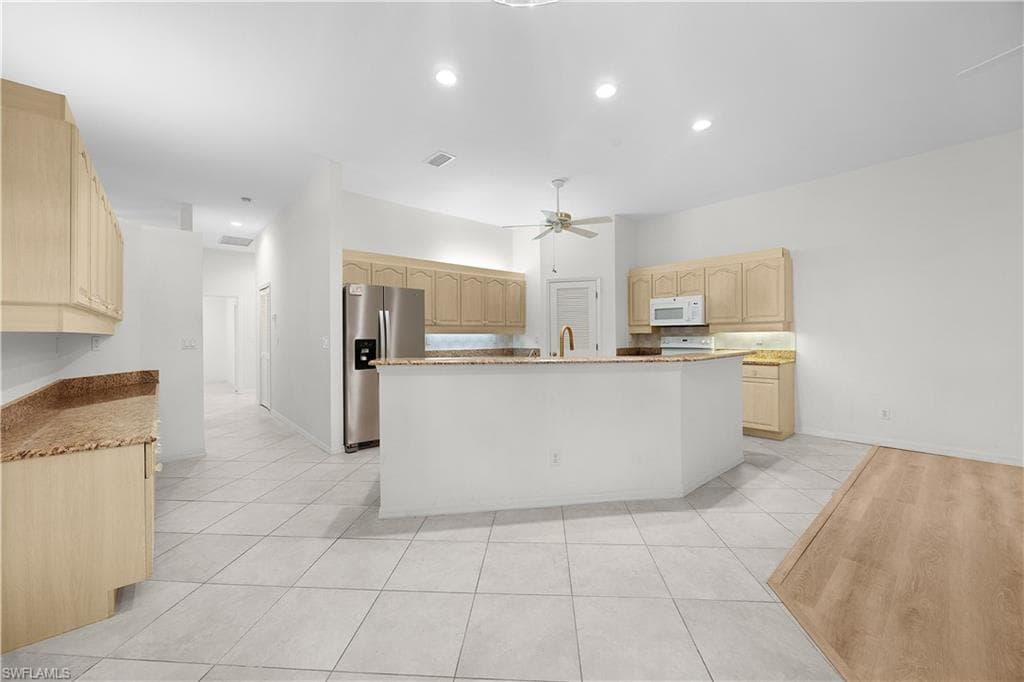 1580 Argyle DR-7