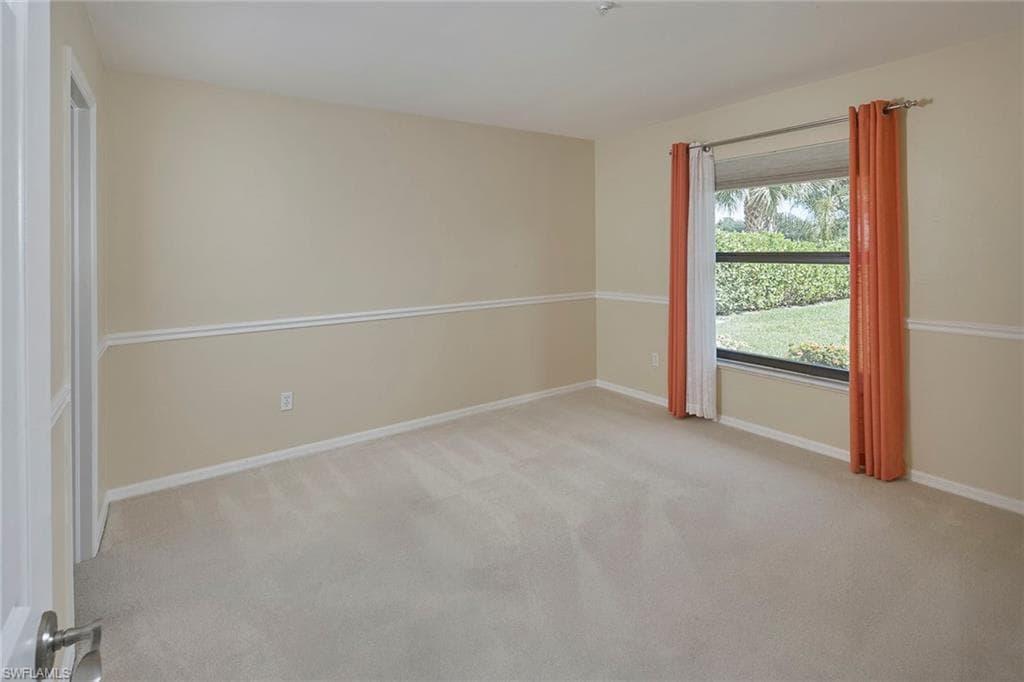 208 Silverado DR-17