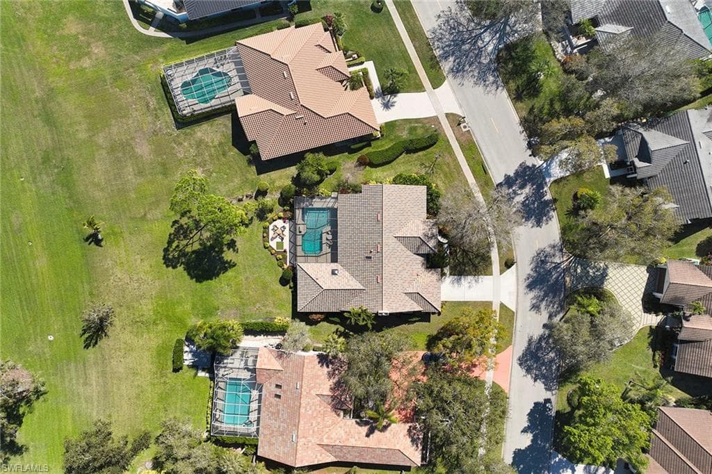 208 Silverado DR-32