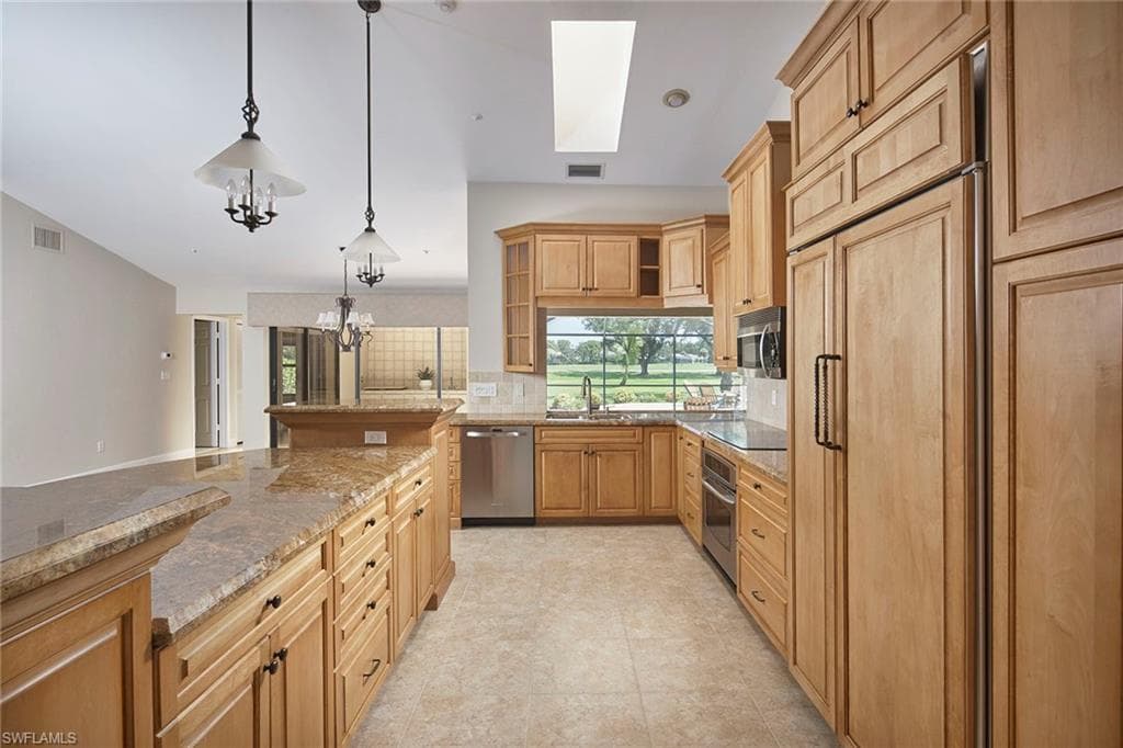 208 Silverado DR-9