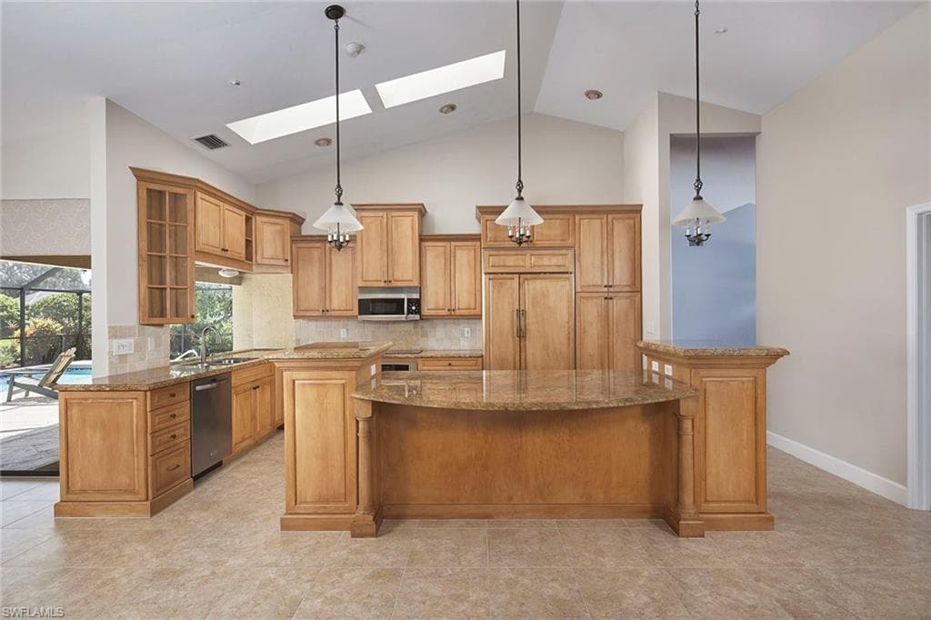 208 Silverado DR-8