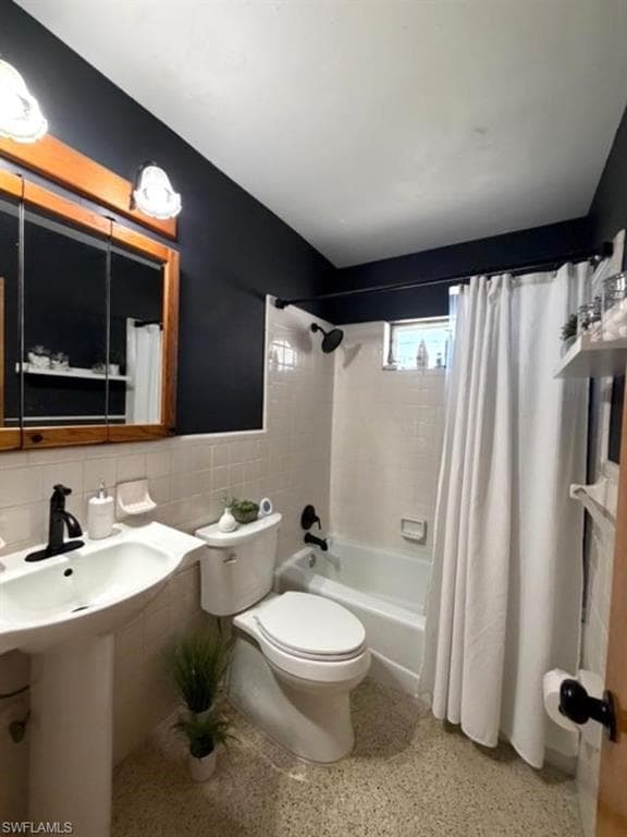 40 Victoria DR, NORTH FORT MYERS FL 33917-22
