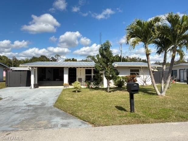 40 Victoria DR, NORTH FORT MYERS FL 33917-1
