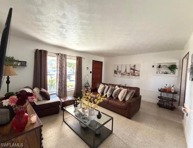 40 Victoria DR, NORTH FORT MYERS FL 33917-5