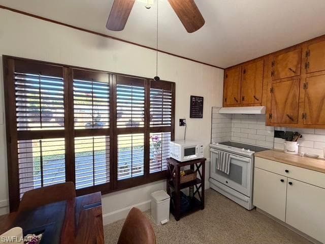 40 Victoria DR, NORTH FORT MYERS FL 33917-15