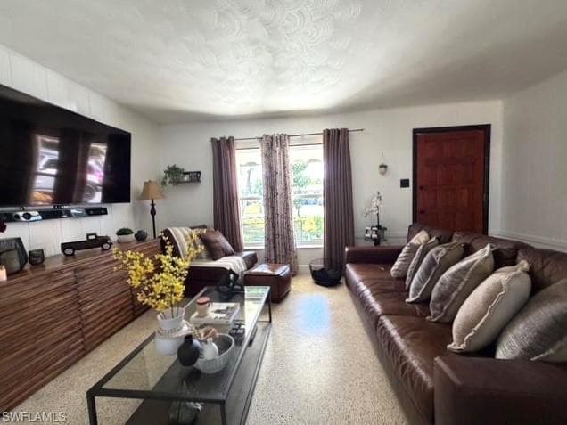 40 Victoria DR, NORTH FORT MYERS FL 33917-6
