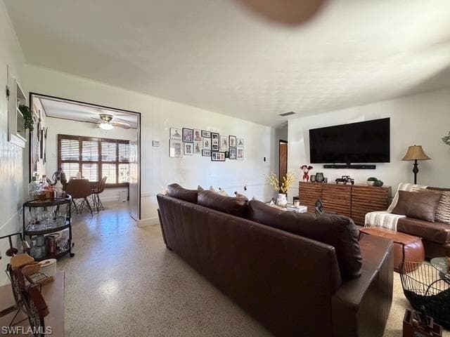 40 Victoria DR, NORTH FORT MYERS FL 33917-9