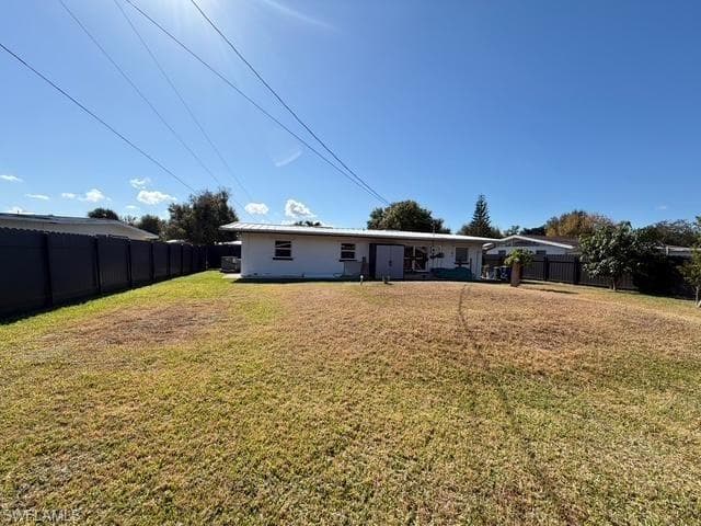 40 Victoria DR, NORTH FORT MYERS FL 33917-40