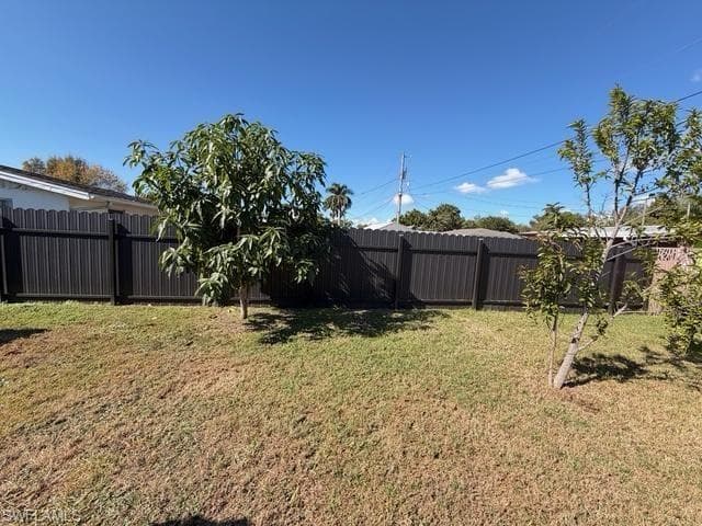 40 Victoria DR, NORTH FORT MYERS FL 33917-44