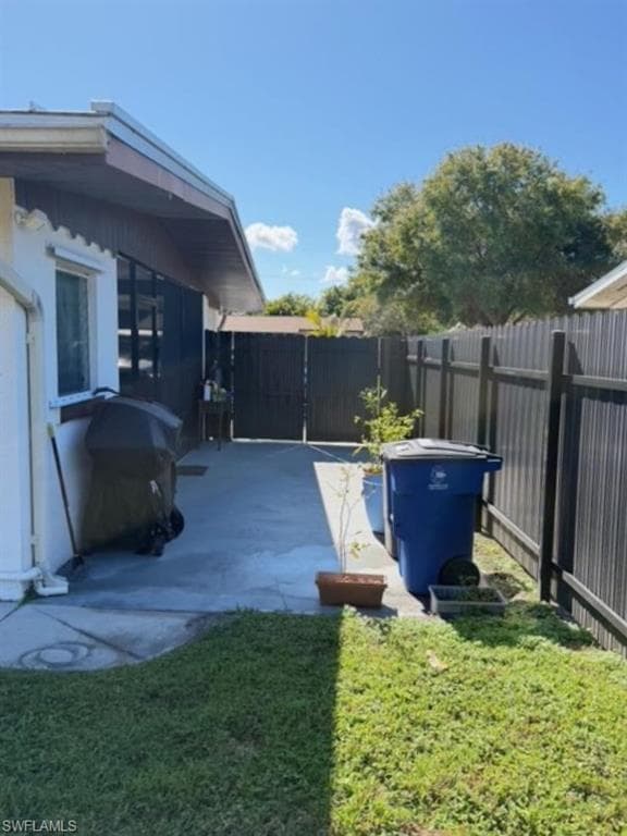 40 Victoria DR, NORTH FORT MYERS FL 33917-36