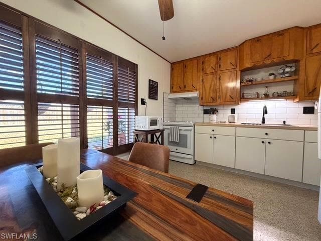 40 Victoria DR, NORTH FORT MYERS FL 33917-14