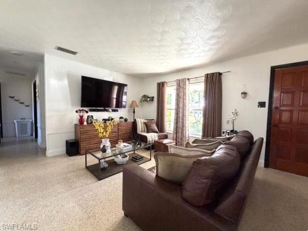 40 Victoria DR, NORTH FORT MYERS FL 33917-10