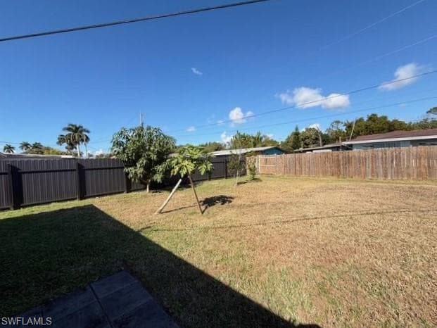 40 Victoria DR, NORTH FORT MYERS FL 33917-43