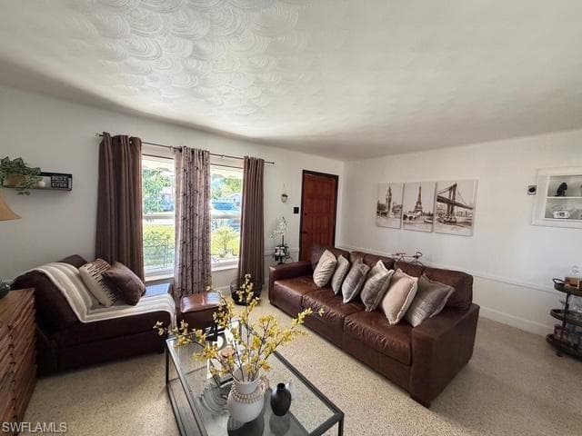 40 Victoria DR, NORTH FORT MYERS FL 33917-7