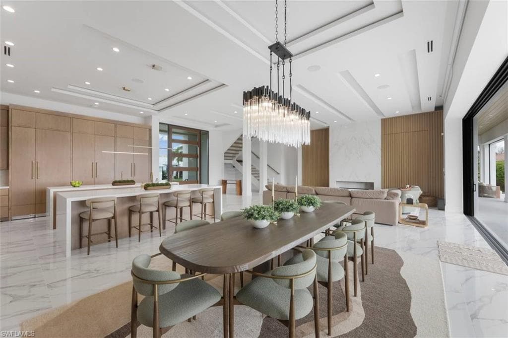 661 Amber DR, MARCO ISLAND FL 34145-6