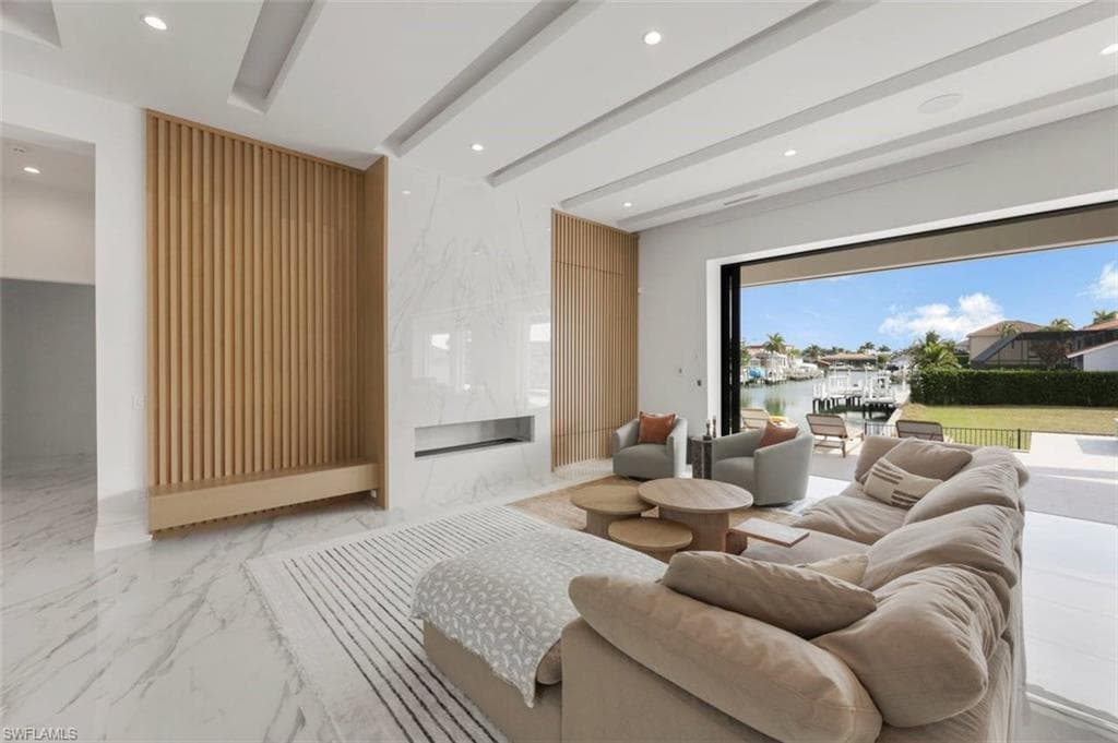 661 Amber DR, MARCO ISLAND FL 34145-2