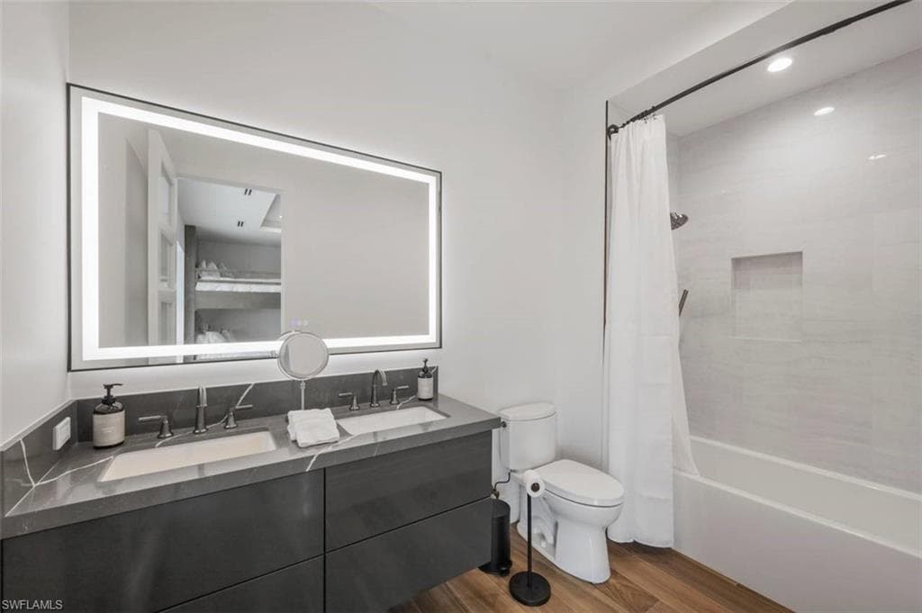 661 Amber DR, MARCO ISLAND FL 34145-35