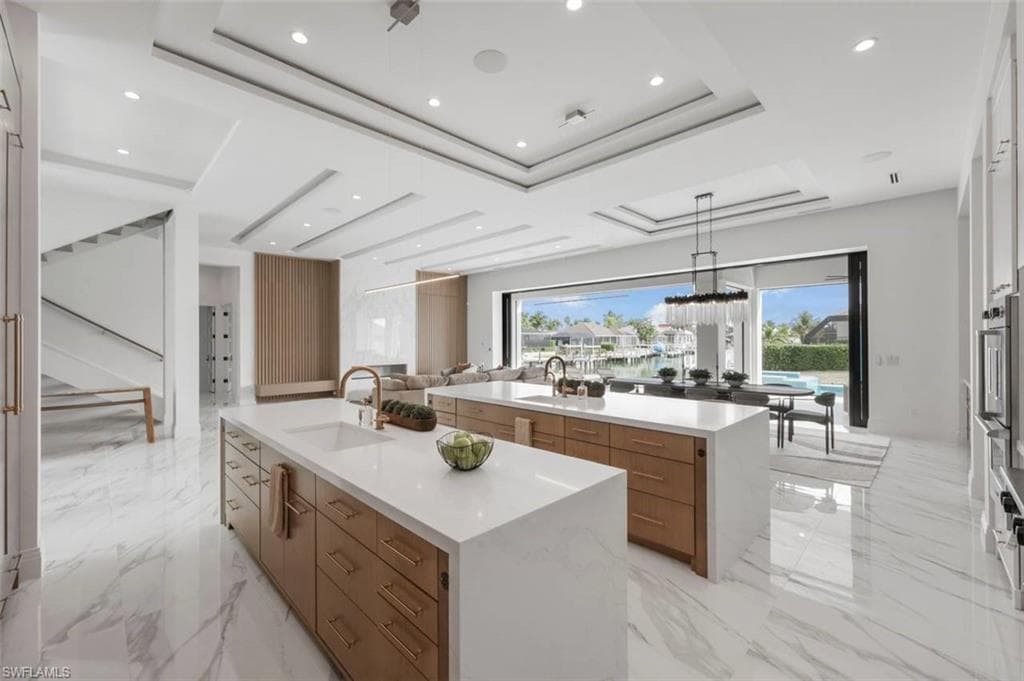 661 Amber DR, MARCO ISLAND FL 34145-8