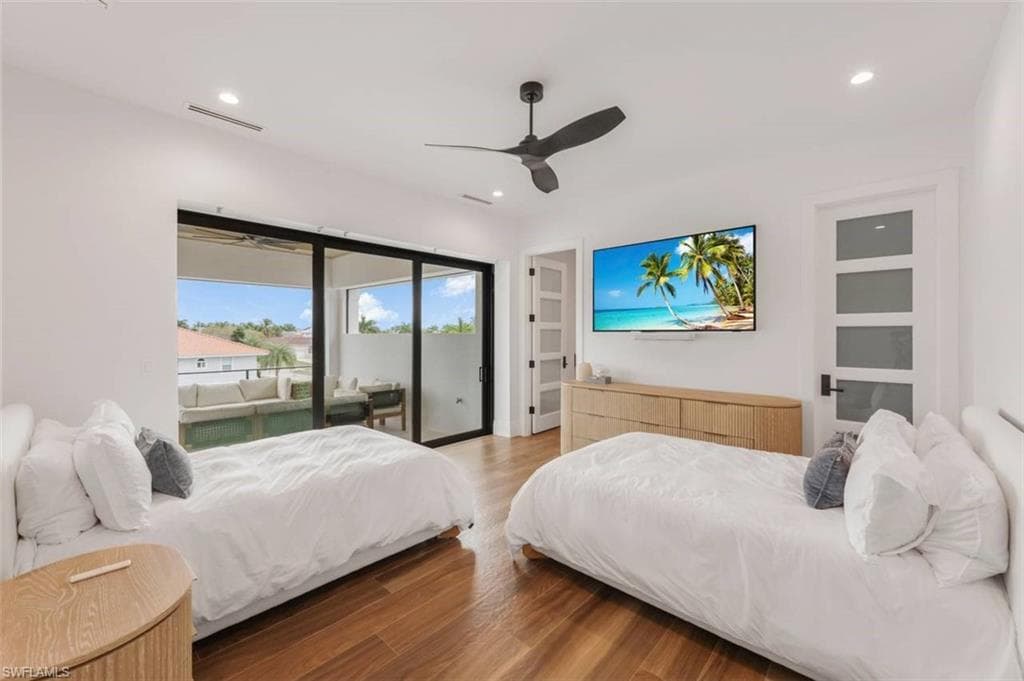 661 Amber DR, MARCO ISLAND FL 34145-29