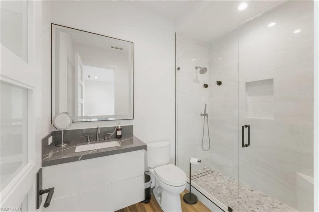 661 Amber DR, MARCO ISLAND FL 34145-32