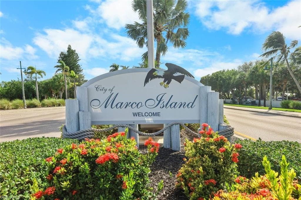 661 Amber DR, MARCO ISLAND FL 34145-47