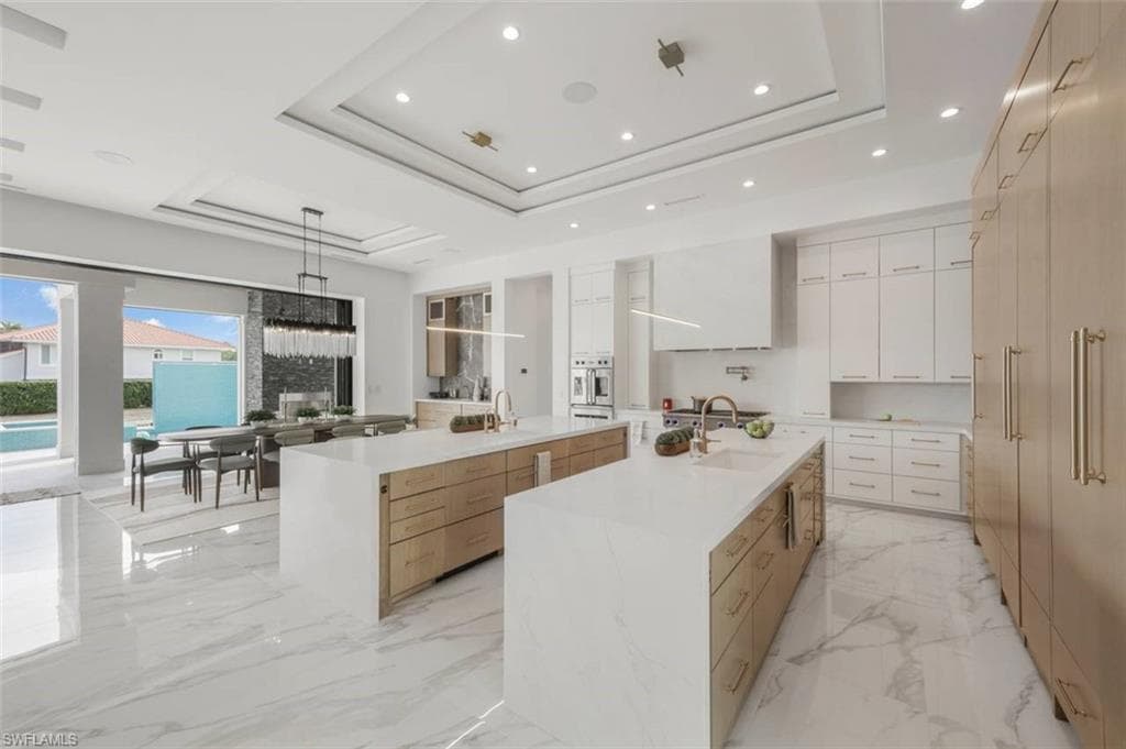 661 Amber DR, MARCO ISLAND FL 34145-10