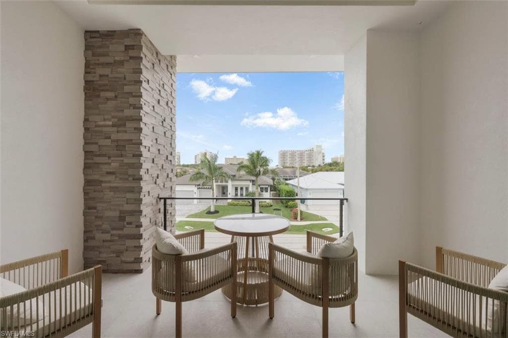 661 Amber DR, MARCO ISLAND FL 34145-39