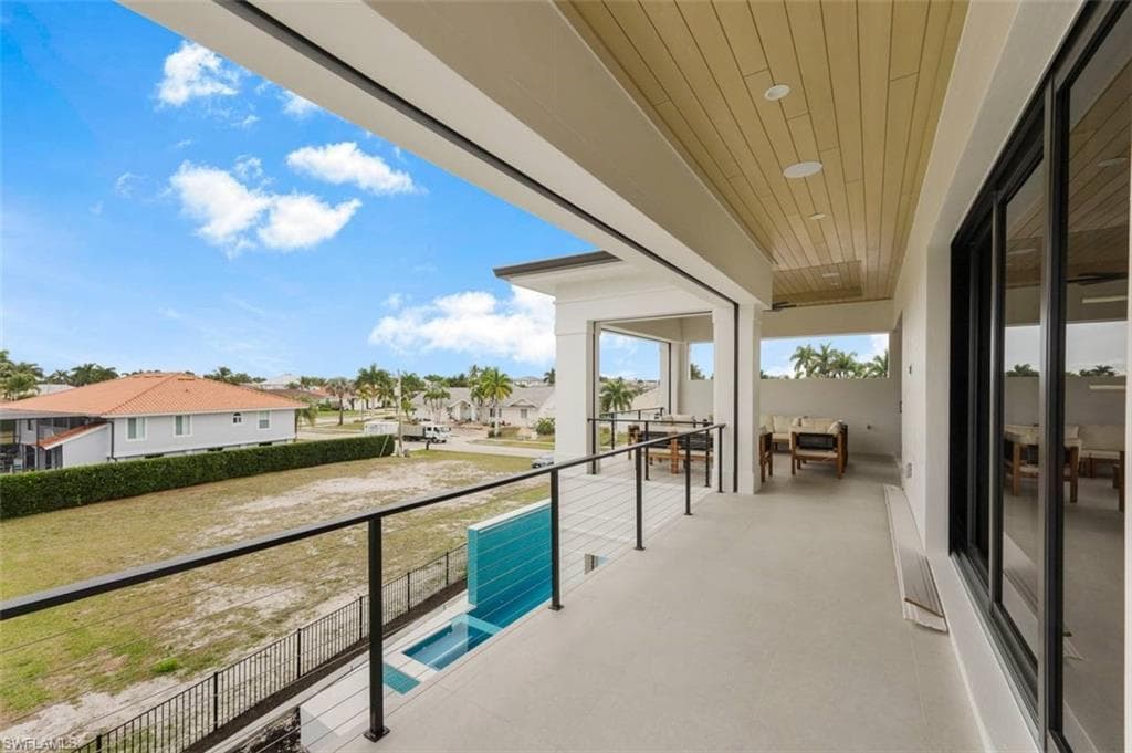 661 Amber DR, MARCO ISLAND FL 34145-38